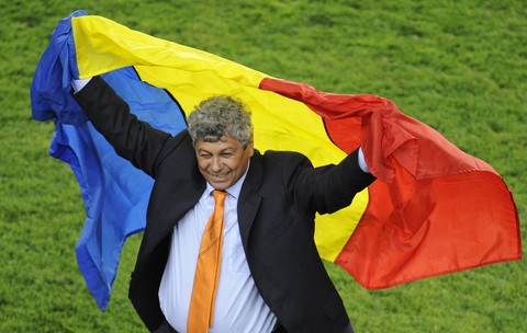 Livetext Mii de români își iau adio de la Mircea Lucescu la Arena Națională înainte de funeraliile cu onoruri militare