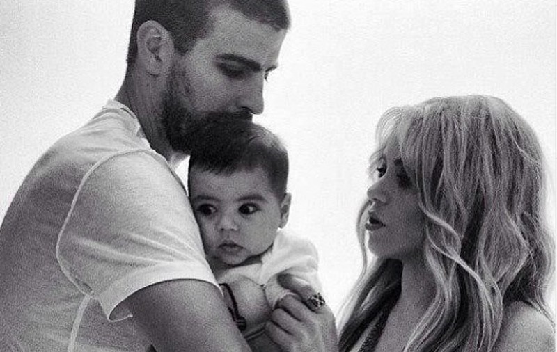 Ce familie fericită! Shakira şi Pique sunt topiţi după mândreţea lor de băieţel! 