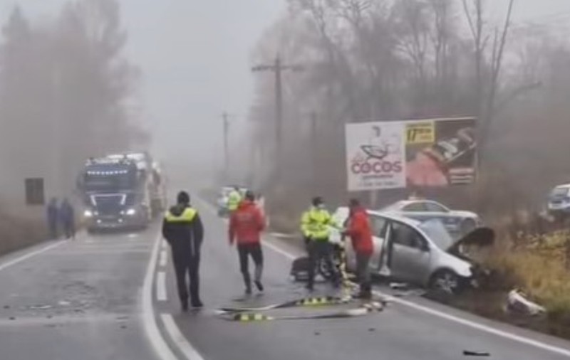 Traficul a fost complet blocat pe DN1 între Brașov și Predeal, după ce o cisternă cu acid azotic s-a răsturnat