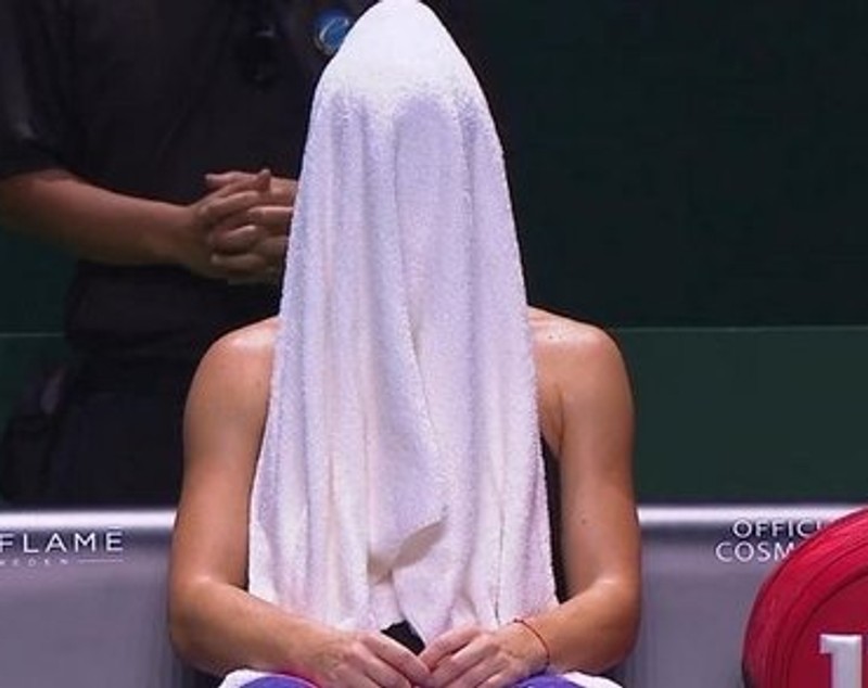 Darren Cahill râde de Simona Halep! ^Jucătoarea noastră a repetat gestul pe care-l face atunci când îi este greu / GALERIE FOTO