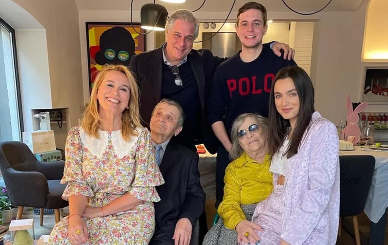 Cum a apărut îmbrăcat tatăl Andreei Esca la restaurant. Chiar și prezentatoarea a fost uimită: „Rupe «pe fashion»”