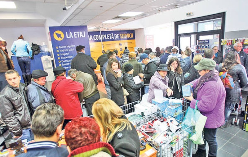 Pe ce aruncă românii cu banii! Vezi ”topul cumpărăturilor” în 2014