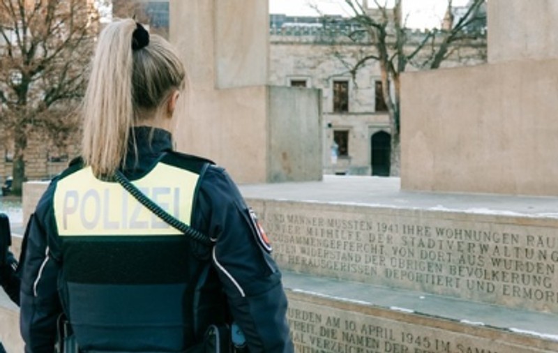 Polițist care își filma colegele în vestiar și la duș, în Germania: „Știam că sunt bolnav. Bine că m-au prins”