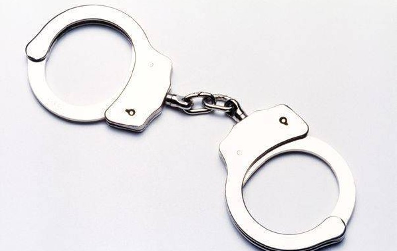 Urmărit penal pentru şantaj! Ameninţa firmele de lactate că le pune gândaci în produse!