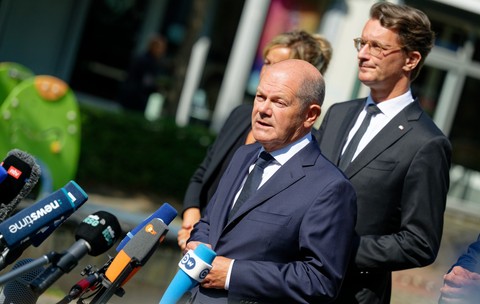 Olaf Scolz critică UniCredit
