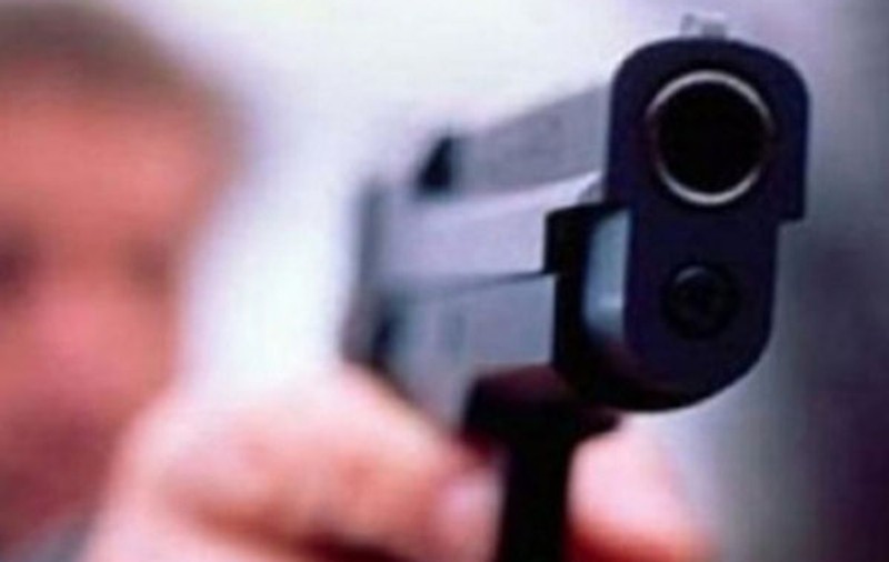 90 de pistoale au fost găsite la marginea Piteștiului, lângă o șosea