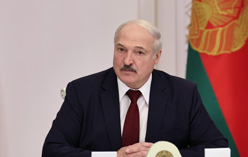 Sancțiuni împotriva lui Aleksandr Lukașenko și a altor 14 oficiali din Belarus. Conturile bancare din UE le vor fi blocate, iar bunurile, confiscate