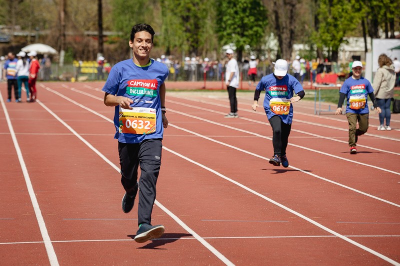 Copiii s-au bucurat să alerge împreună la Campionatul Municipal de Atletism
