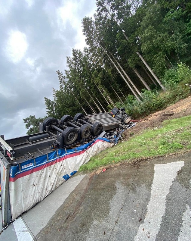 Mărturia tinerei mame în mașina căreia a intrat cu TIR-ul plin cu bere un șofer român, pe banda de urgență a unei autostrăzi din Germania