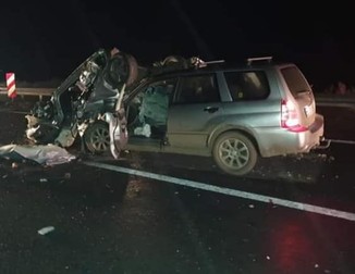 Șoferul care se presupune că e vinovat de tragedie conducea un Hyundai, de nerecunoscut după impact. Foto: ISU Vaslui