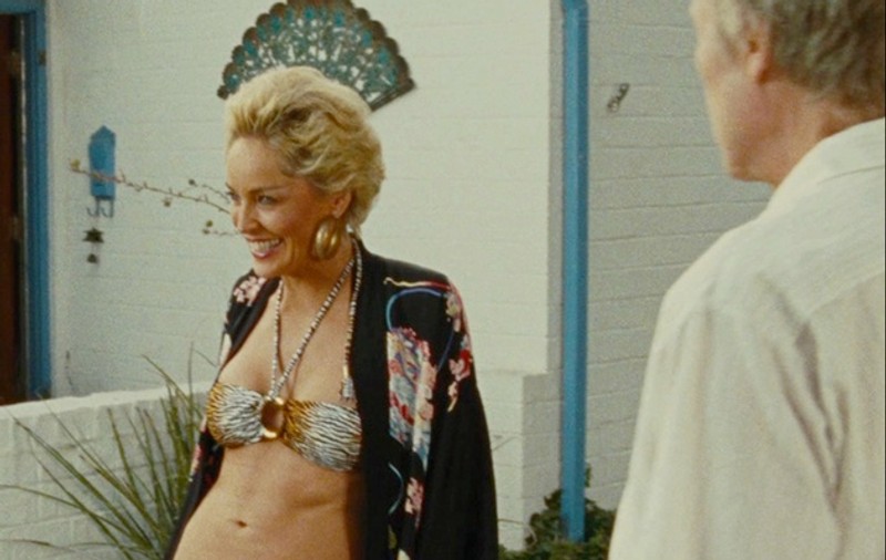 Sharon Stone nu arată senzaţional în costum de baie, la 52 ani