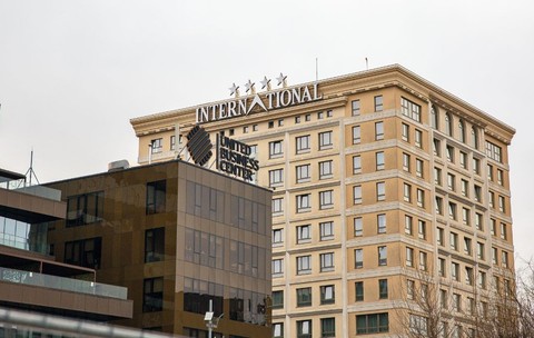  Fațada Hotelului International și United Business Center din Iași