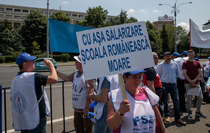 Noua lege a educației schimbă modul de acordare a gradațiilor de merit pentru profesori. „Acum nu ia cine merită, ia cine trebuie”