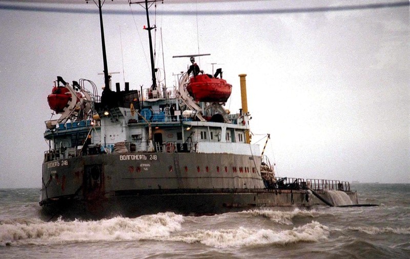 Grecia a confiscat un petrolier rusesc. Ce se va întâmpla cu încărcătura navei