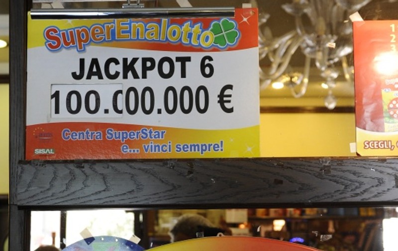 A împărţit un milion de euro cu angajaţii săi