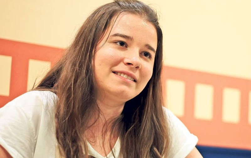 Ce spune PROFESOARA de canto despre şansele FETEI lui HAGI în AMERICA: "TREABA cu PILELE funcţionează MAI TARE decât la noi!" 
