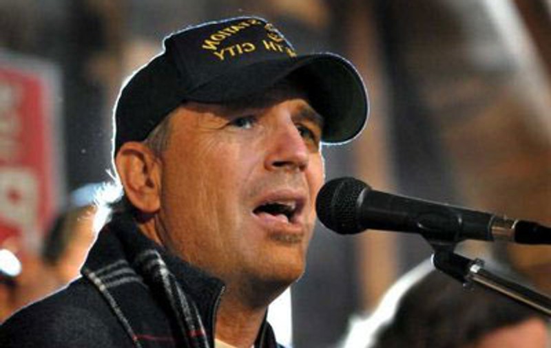 Scena pe care Kevin Costner urma să cânte a ucis un om / Video