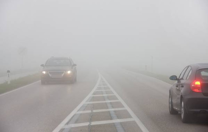 Circulație îngreunată în mai multe județe din cauza ceții dense