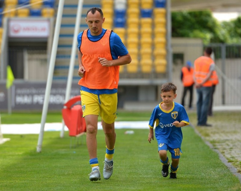 Claudiu Tudor se retrage cu ocazia sărbătorii promovării Petrolului în Liga 2