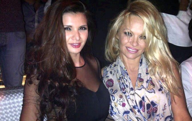 Ramona Gabor s-a ÎMPRIETENIT cu PAMELA ANDERSON în DUBAI! Vezi cine a rugat-o să aibă grijă de STARLETĂ!