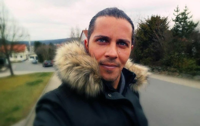 Lucian Viziru n-a mai venit în România de patru ani. E în Germania și duce dorul actoriei: "Mi-e dor de un studio de înregistrări"