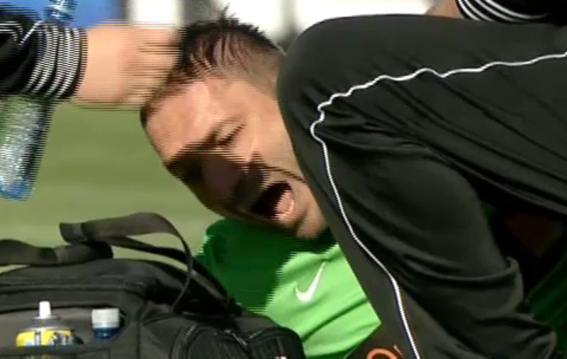 CSU Craiova - Dinamo 0-0. Portarul oaspeților, lovit de un obiect!