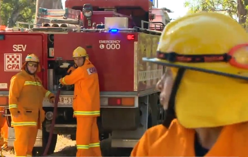 Cum se integrează refugiații din Australia? Fac voluntariat la serviciul de pompieri