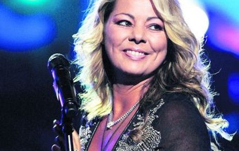 Sandra cântă la Bucureşti