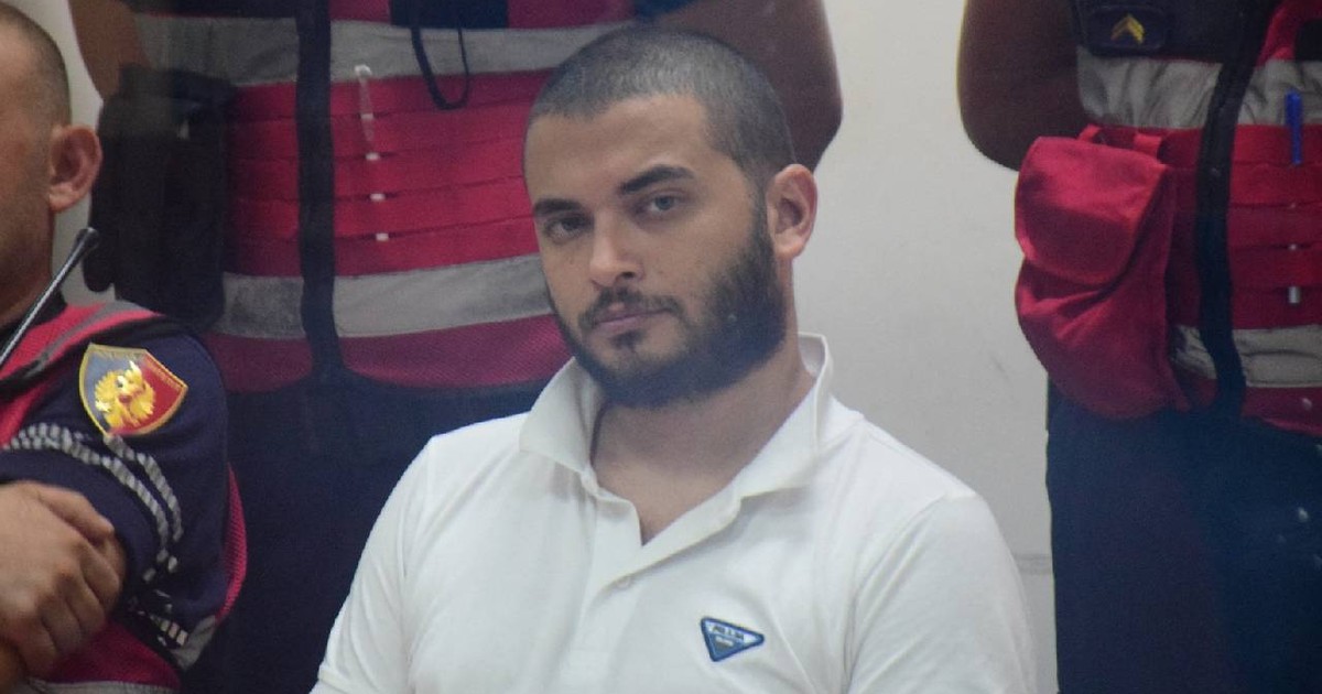 Faruk Fatih Özer, înconjurat de polițiști, în timpul audierilor în cazul Thodex