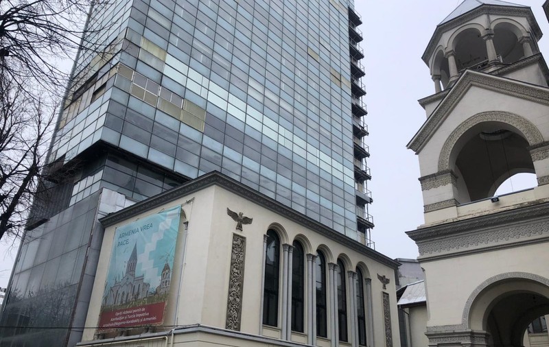 Structura de rezistență de la "Armenească", afectată de incendiul de la Millenium Center din 2009. S-au descoperit fisuri în altar