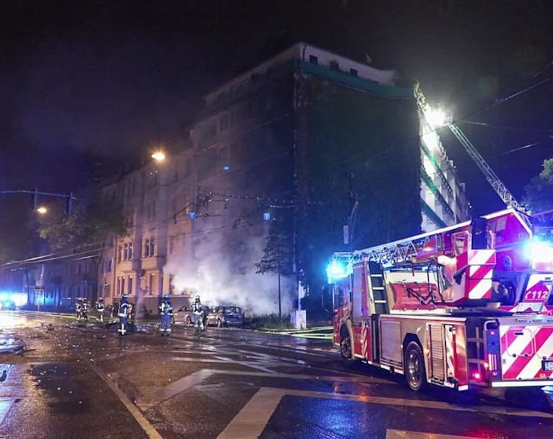 Trei morți și 16 răniți, într-o explozie la parterul unui bloc din Dusseldorf: „Parcă a fost o bombă!”