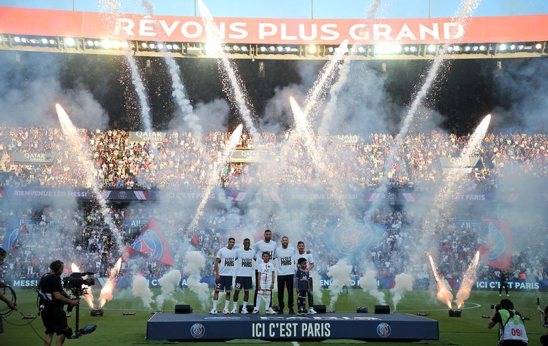 Atmosferă explozivă pe Parc des Princes din Paris, unde Messi a fost prezentat fanilor PSG