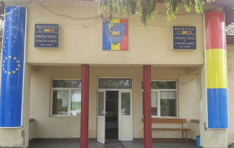 Un asistent medical din Gorj a cerut în scris să îi fie returnată de primar „șpaga” pe care a dat-o pentru angajare