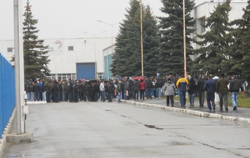 Protest la Dacia Mioveni | 8.000 de oameni au ieșit în stradă!