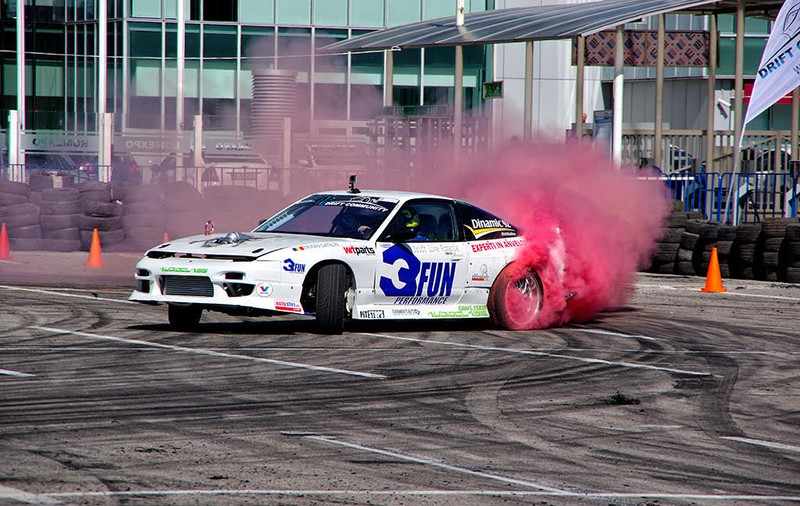 Aşii driftului au topit asfaltul! Cei mai buni piloţi s-au întrecut într-un spectacol impresionant / GALERIE FOTO