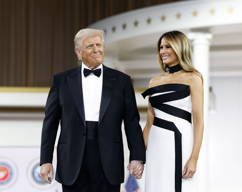 Maurice Munteanu, atac la Melania Trump și logodnica lui Bezos, în decolteul căreia s-a uitat Zuckerberg: „Vulgaritate copleșitoare”