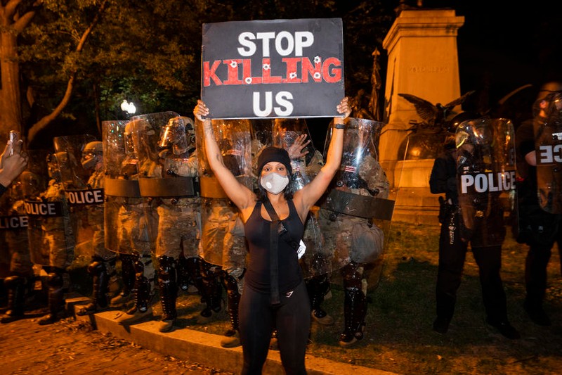 Protest în fața Casei Albe, în Washingto DC