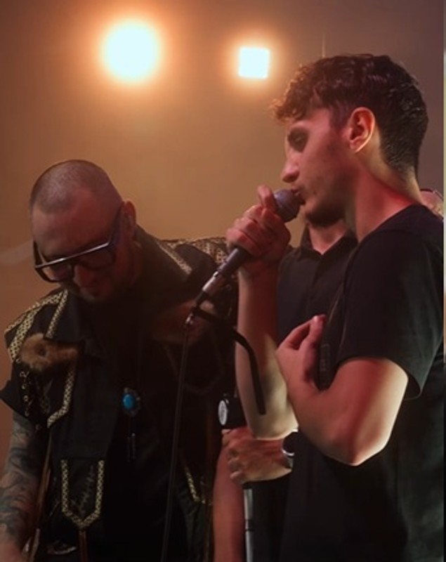 Cum a apărut F. Charm pe o scenă din București alături de Emanuel Ion, tânărul nevăzător de la „Românii au talent”: „Am trăit un moment pe care nu-l voi uita prea curând”