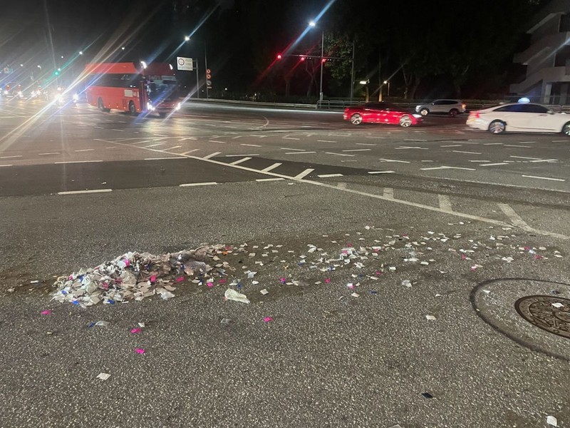 29 May 2024, South Korea, Seoul: Garbage littered from a balloon presumably sent by North Korea, was found in Seoul's Yeongdeungpo Ward. Some 90 such balloons have been discovered so far in Gyeonggi and Gangwon provinces, bordering North Korea, according to military and police sources, adding that they did not carry propaganda leaflets but contained trash and other waste. Photo: -/YNA/dpa