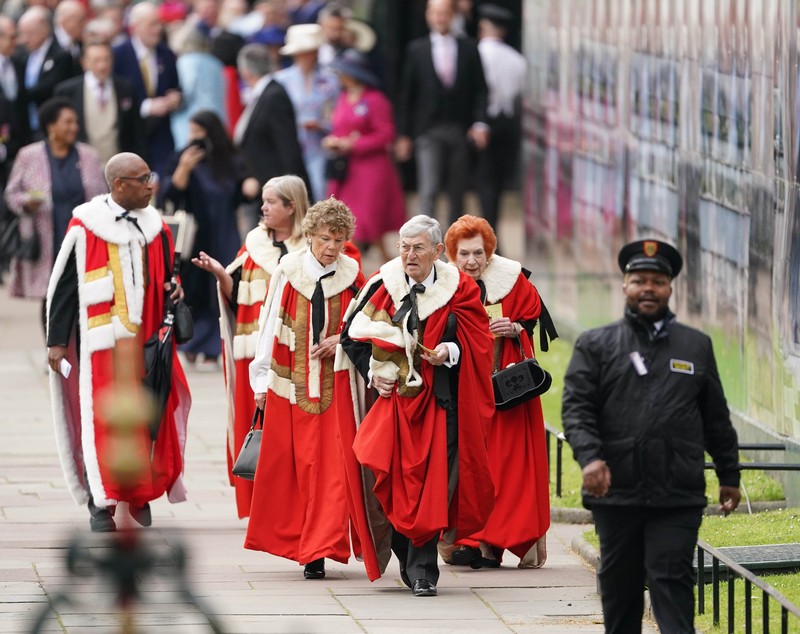 Charles și Camilla, încoronați rege și regină ai Marii Britanii. Ceremoniile s-au încheiat cu salutul de la balconul Palatului Buckingham
