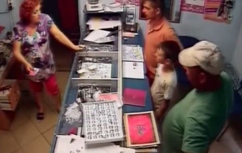 Surpriză de proporţii pentru câţiva hoţi care au furat o verighetă dintr-o bijuterie | VIDEO