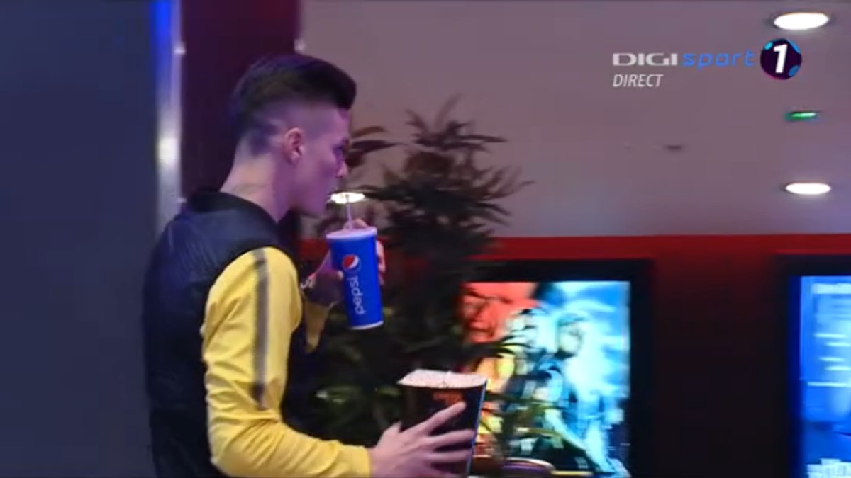 Dinamo cu alcoolul, FCSB cu băuturi carbogazoase. Stelistul Dennis Man savorează dintr-un pahar de băutură răcoritoare