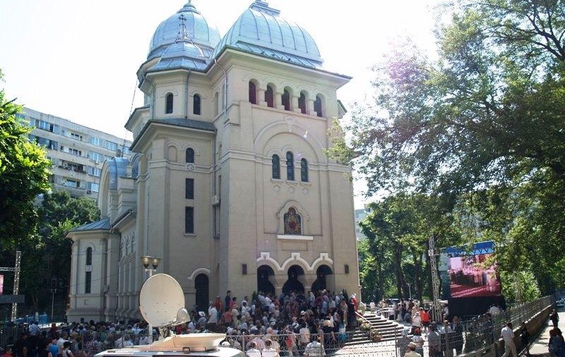 Puhoi de lume la sfinţirea picturii din Biserica Sfântul Dumitru, veche de aproape 100 de ani
