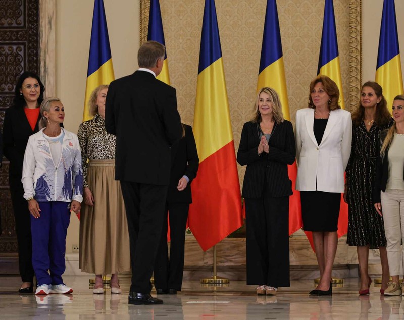 Gafă a președintelui Iohannis la decorarea medaliaţilor de la JO Paris. A spus „comemorarea”, în loc de „ceremonia” | VIDEO
