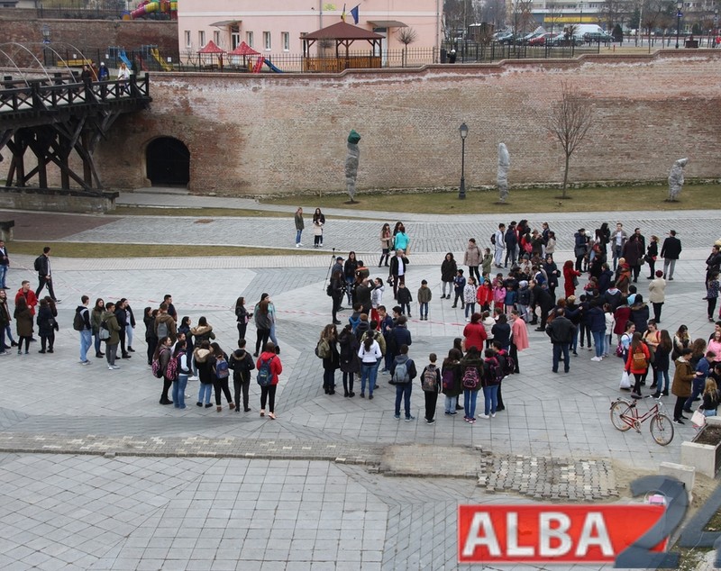Cetatea Alba Carolina, înconjurată de un șnur de mărțișor uriaș. E lung de aproape 3 kilometri