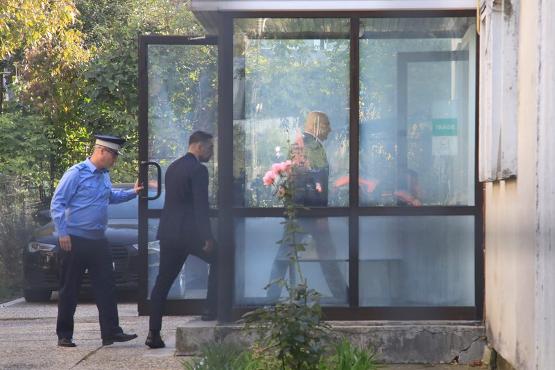 Ilie Bolojan a ajuns la DNA Iași în jurul orei 9:15 Sursa foto: Inquam Photos / Miruna Turbatu