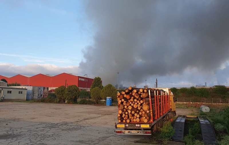 Explozie urmată de incendiu la o fabrică din Sebeș. Patru persoane au fost rănite, a fost activat Planul Roșu | VIDEO