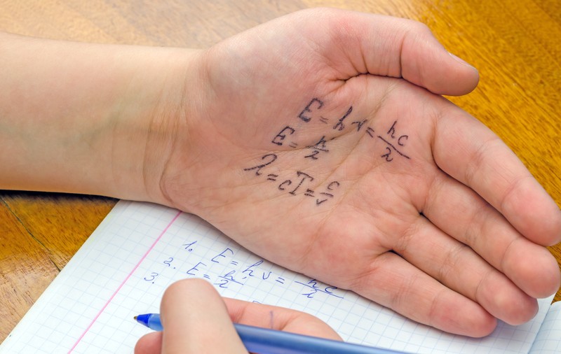 IN A RELATIONSHIP | Amintiri despre copiat. Care sunt rădăcinile plagiatului? „În clasa a-II-a, aveam un test și colega de bancă scria încontinuu”