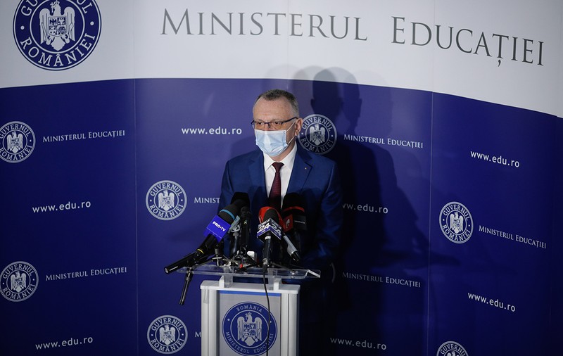 Sorin Cîmpeanu cere sancțiuni pentru directorii de școli antivacciniști și anunță controale