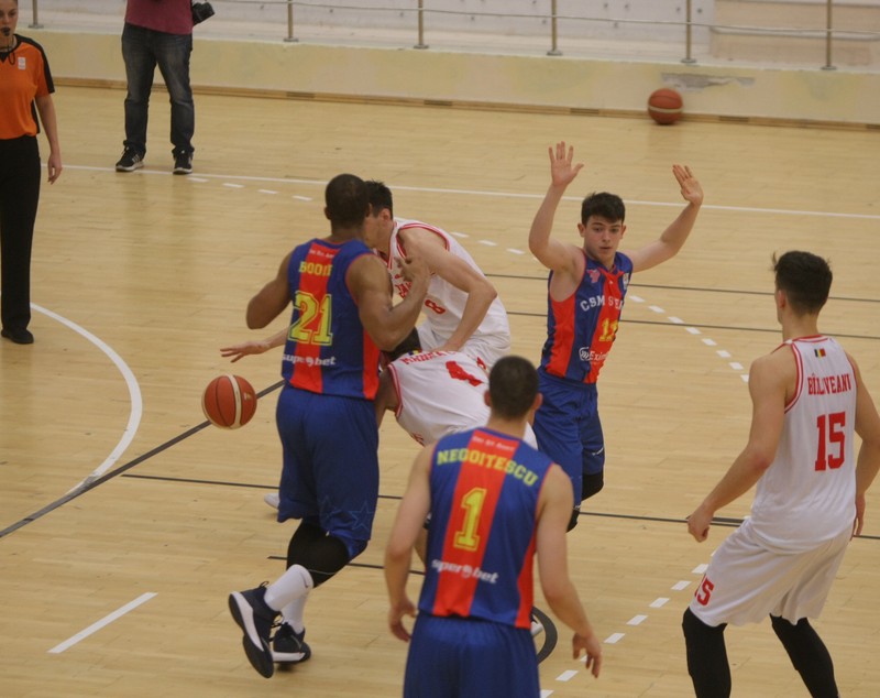 Liga Națională de baschet, etapa a 12-a. Campioana U-BT Cluj, victorie cu scandal la Pitești. Azi s-a jucat Dinamo - Steaua: înfrângere umilitoare pentru gazde | GALERIE FOTO